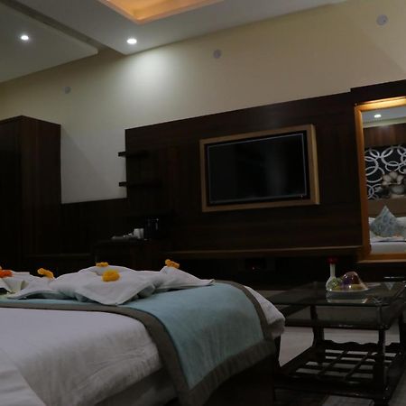 Hotel Clarks Inn Express Bharatpur Zewnętrze zdjęcie