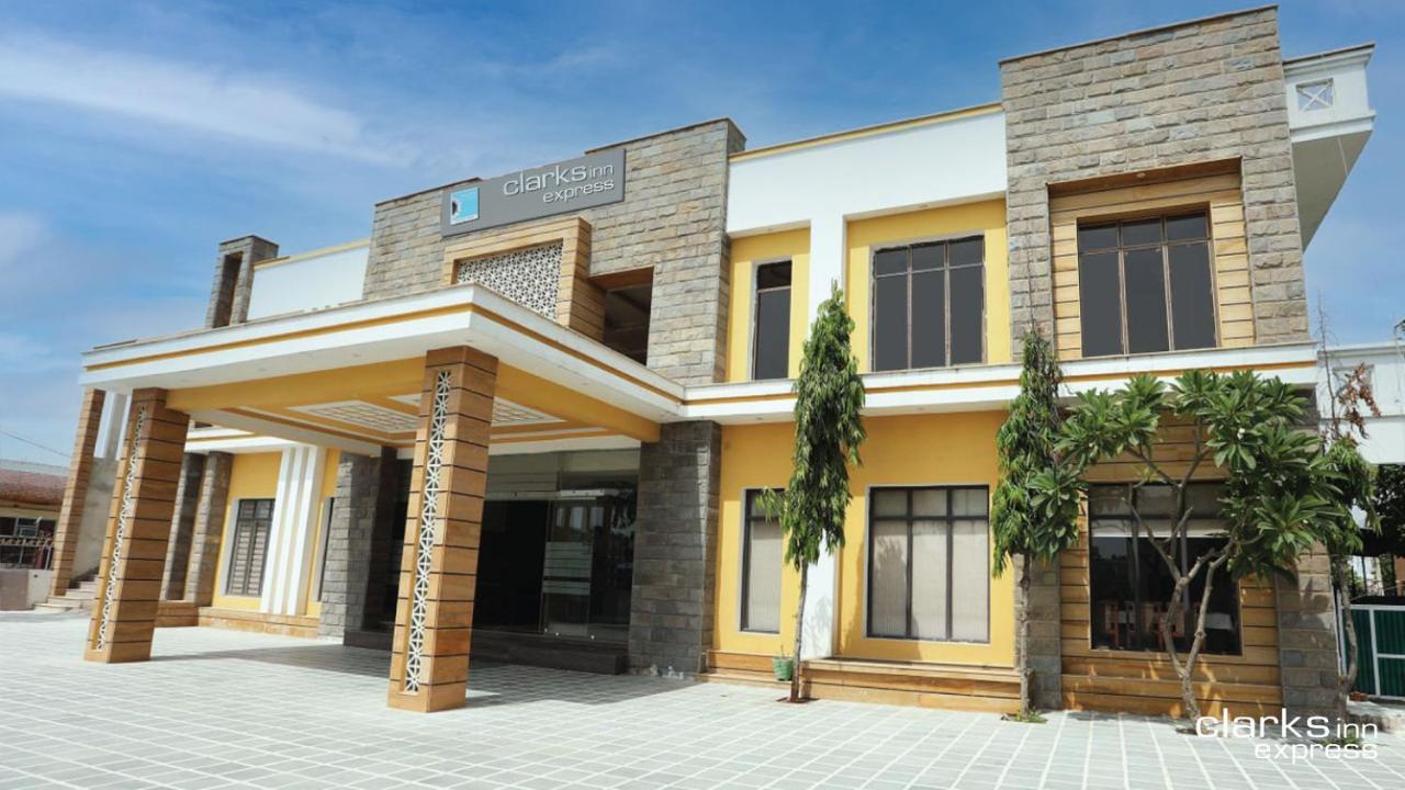 Hotel Clarks Inn Express Bharatpur Zewnętrze zdjęcie