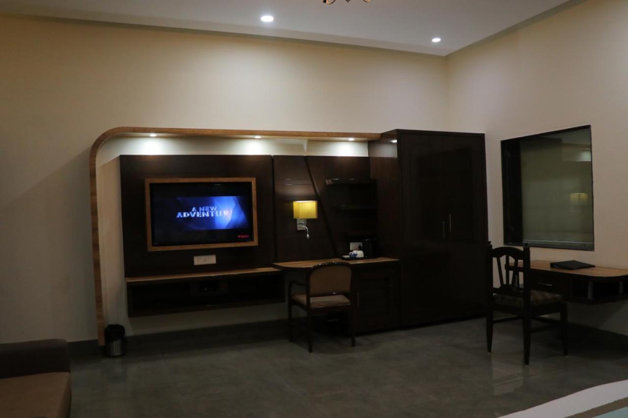 Hotel Clarks Inn Express Bharatpur Zewnętrze zdjęcie