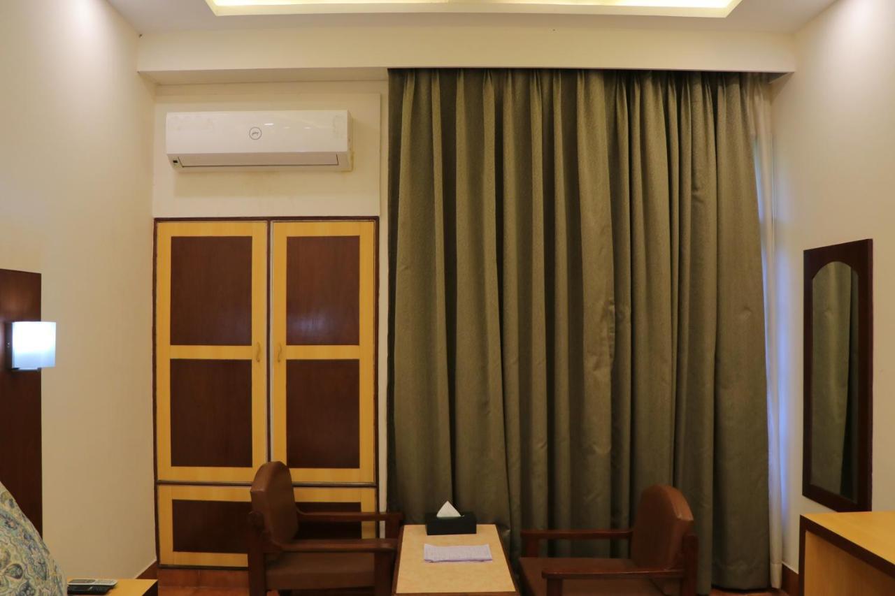 Hotel Clarks Inn Express Bharatpur Zewnętrze zdjęcie